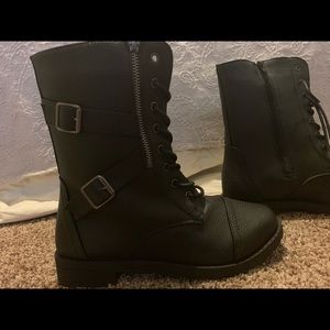 Black moto boots size 9